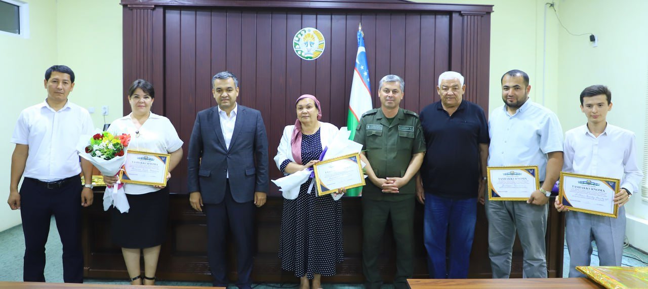 Hazorasp tumani hokimi Zafar Abdirimov bir guruh jurnalistlar, ommaviy axborot vositalari xodimlari va blogerlarni taqdirladi.